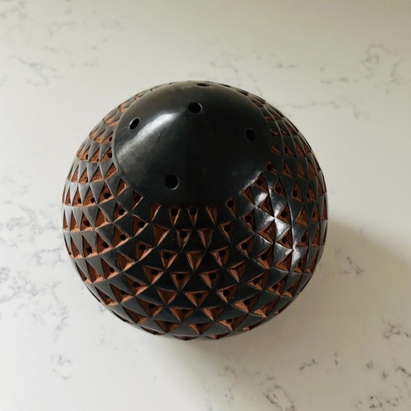 Nicaraguan Handmade Clay Black Candle Holder - Picture 4 of 10